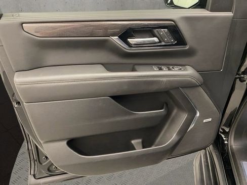 Used 2025 GMC Yukon Elevation AWD/4WD image 10