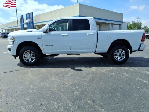 Used 2024 RAM 2500 Laramie AWD/4WD image 2