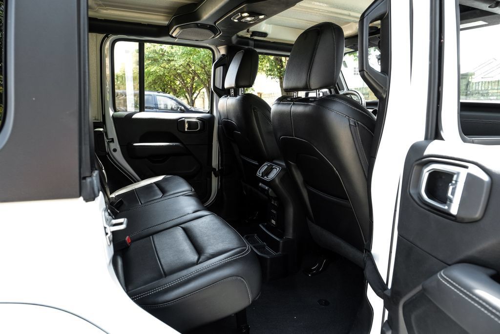 Used 2020 Jeep Wrangler Unlimited Sahara AWD/4WD image 43