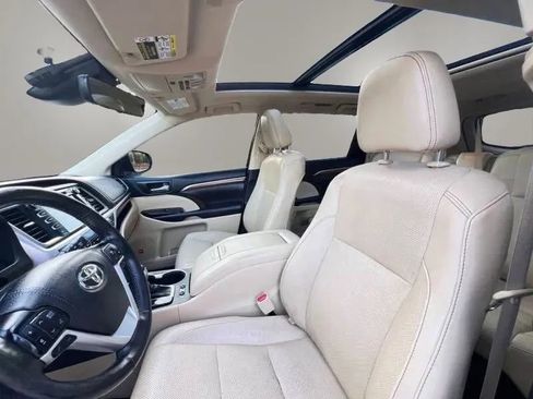 Used 2019 Toyota Highlander Limited Platinum AWD/4WD image 10