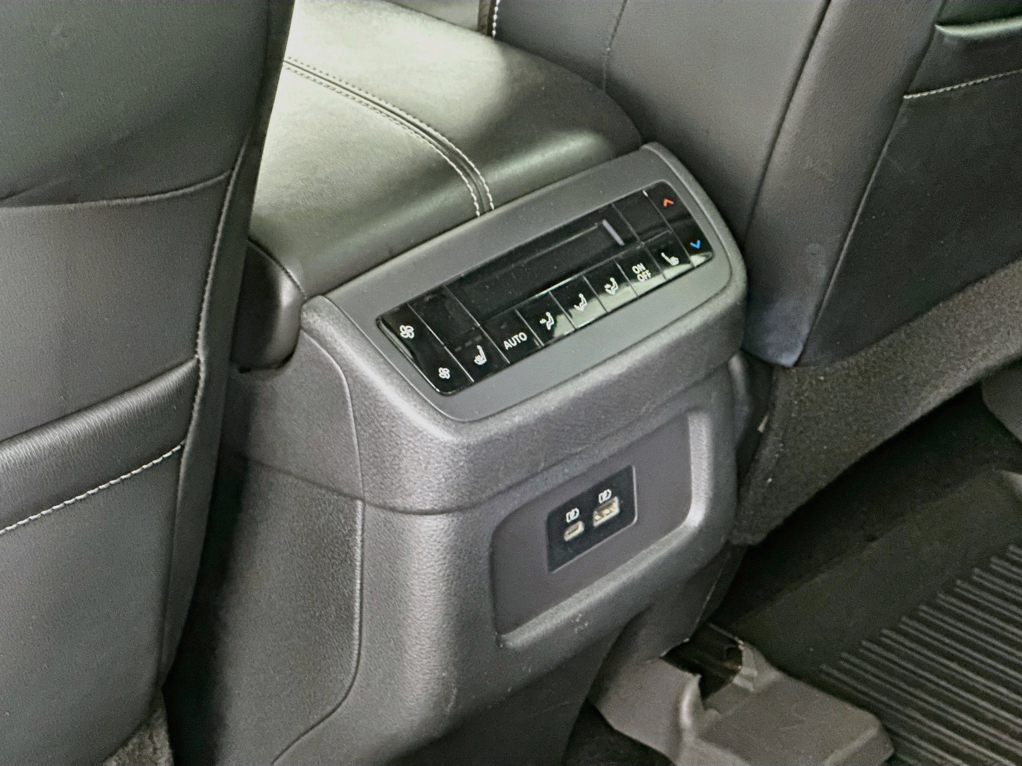 Used 2022 Nissan Pathfinder SL w/ SL Premium Package FWD image 28