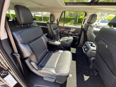 Used 2025 Ford Expedition Max Platinum AWD/4WD image 31