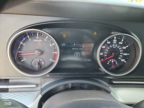 Used 2024 Kia Carnival LX FWD image 19