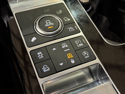 Used 2017 Land Rover Range Rover Supercharged AWD/4WD image 36