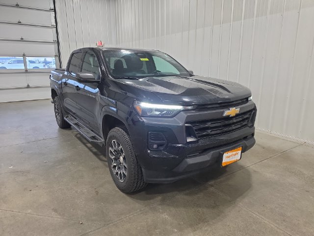 Used 2023 Chevrolet Colorado LT w/ LT Convenience Package III AWD/4WD image 2