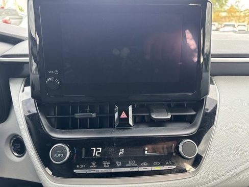 Certified 2025 Toyota Corolla SE image 27