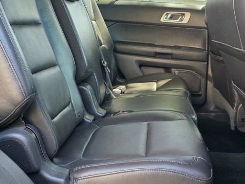 Used 2015 Ford Explorer XLT w/ Equipment Group 202B AWD/4WD image 14