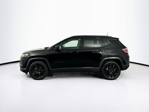 Used 2022 Jeep Compass Latitude FWD image 4