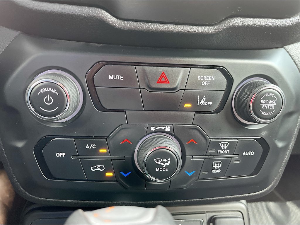 Used 2021 Jeep Renegade Latitude AWD/4WD image 21