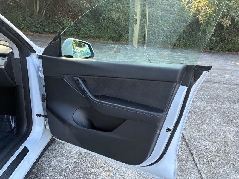 Used 2022 Tesla Model Y AWD image 24