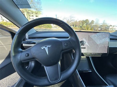 Used 2018 Tesla Model 3 Long Range image 9