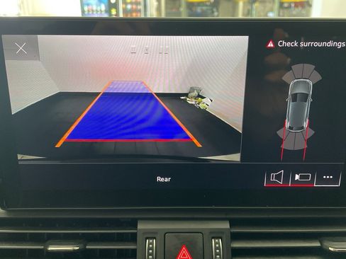 Used 2023 Audi Q5 Premium w/ Convenience Package image 23