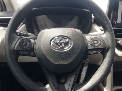 Used 2023 Toyota Corolla Cross L image 19