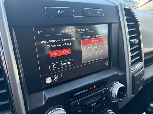 Used 2018 Ford F150 Lariat w/ Equipment Group 502A Luxury AWD/4WD image 3