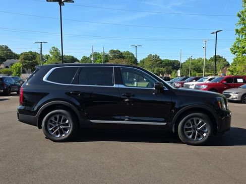 Used 2025 Kia Telluride LX FWD image 6