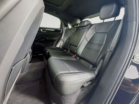 Certified 2023 Porsche Cayenne Coupe AWD/4WD image 20