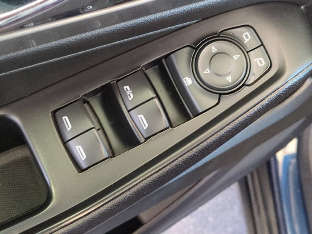 Used 2023 Chevrolet Traverse LT FWD image 25