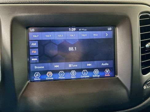 Used 2019 Jeep Compass Latitude FWD image 14