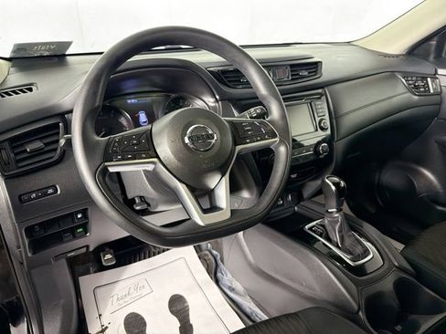 Used 2018 Nissan Rogue S image 9