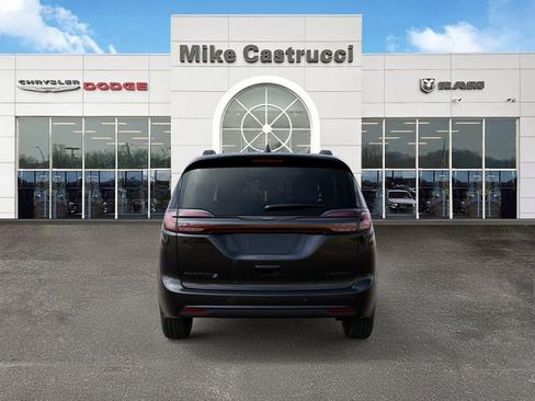 New 2026 Chrysler Pacifica Limited w/ S Appearance Package FWD image 7