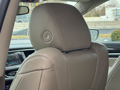 Used 2018 Buick Enclave Essence image 36