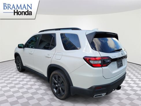 Certified 2025 Honda Pilot Sport image 4