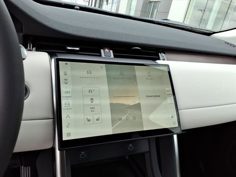 New 2025 Land Rover Discovery Sport S image 19