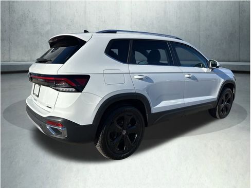New 2026 Volkswagen Taos SEL image 6