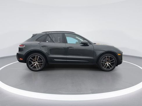 Used 2022 Porsche Macan image 9