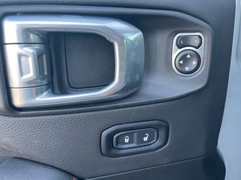 Used 2023 Jeep Gladiator Mojave w/ Cold Weather Group image 16