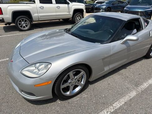 Used 2007 Chevrolet Corvette Coupe RWD image 3