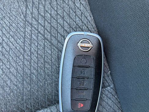 Used 2025 Nissan Rogue SV FWD image 25