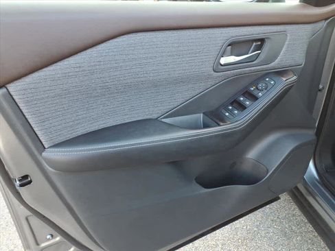 Certified 2022 Nissan Rogue SV image 8