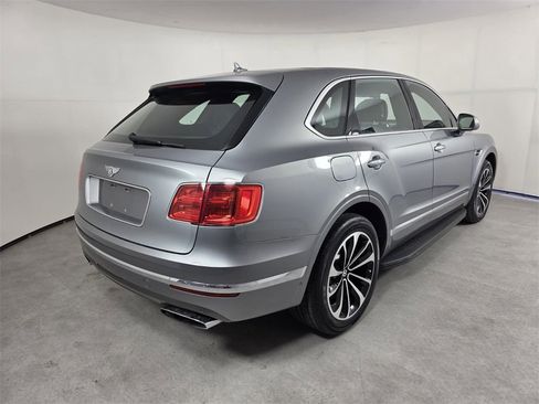 Used 2018 Bentley Bentayga image 4