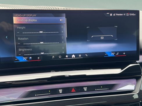 Used 2025 BMW 550e xDrive w/ Premium Package image 17