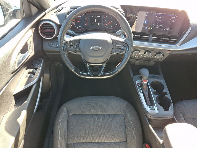 Used 2024 Chevrolet Trax RS w/ Driver Confidence Package FWD image 3