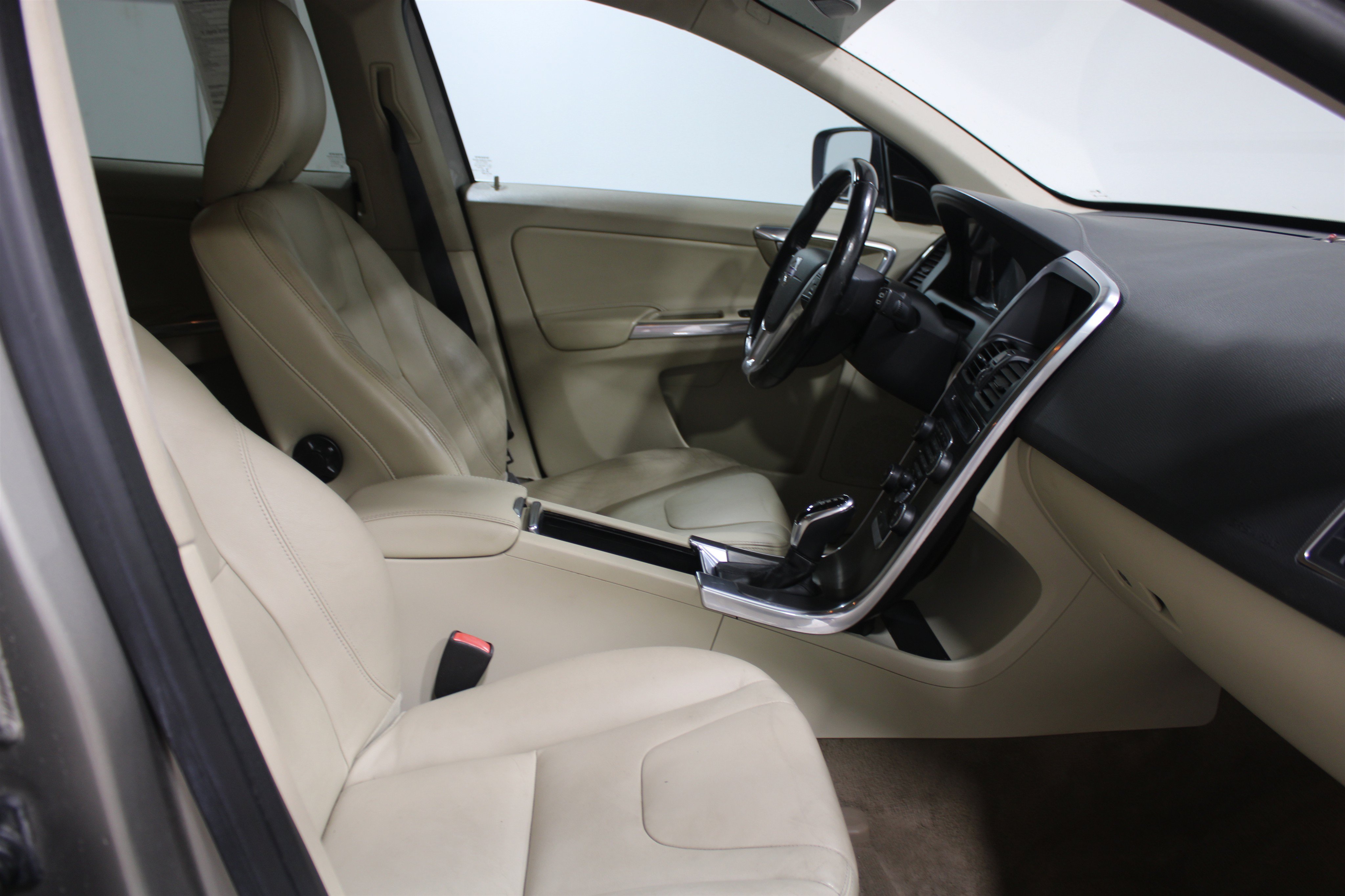 Used 2015 Volvo XC60 T5 Premier Plus FWD image 32