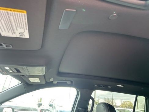 New 2026 Chevrolet Traverse LT w/ Sun and Wheel Package image 17