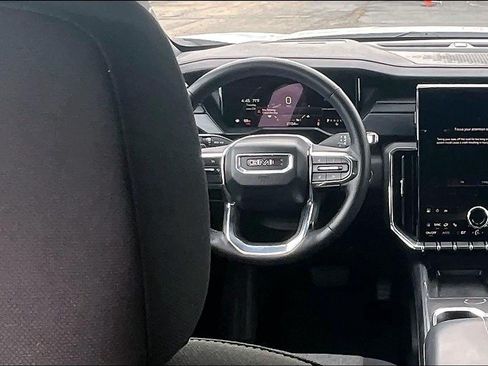 Used 2025 GMC Acadia Elevation FWD image 5