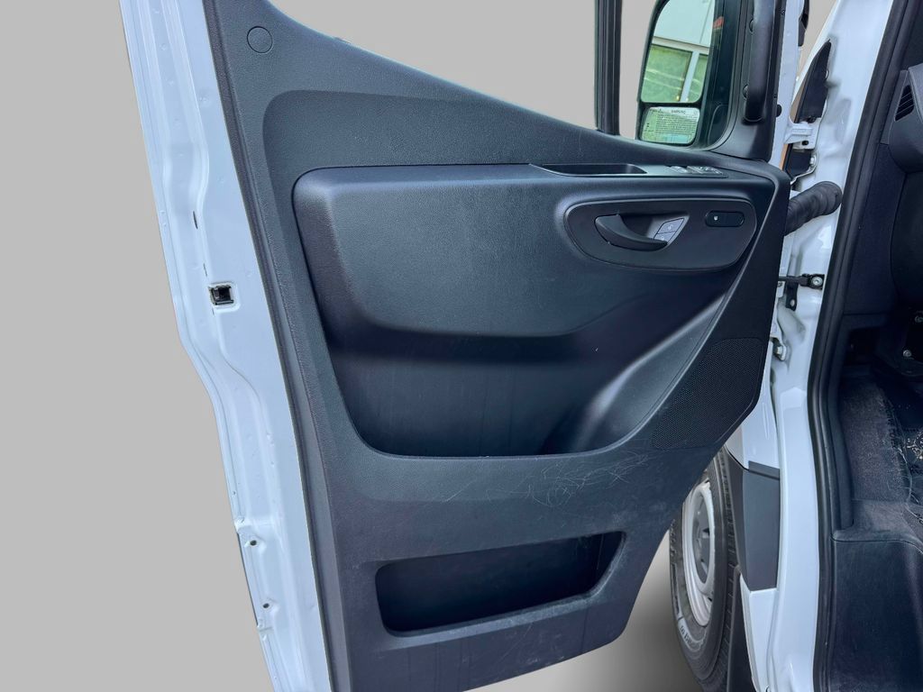 Used 2025 Mercedes-Benz Sprinter 2500 image 22