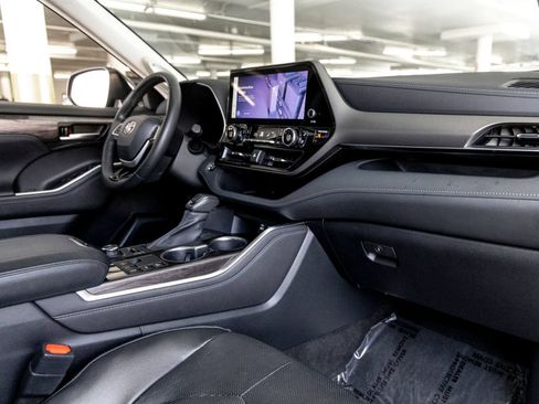 Used 2023 Toyota Highlander Limited AWD/4WD image 28