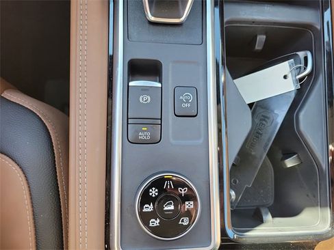 Used 2023 Nissan Pathfinder Platinum image 24