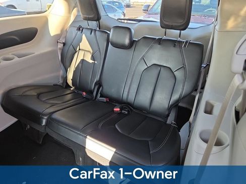 Used 2023 Chrysler Pacifica Touring-L FWD image 2
