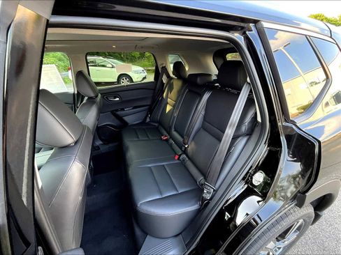 New 2025 Nissan Rogue SL w/ Tech Package image 15