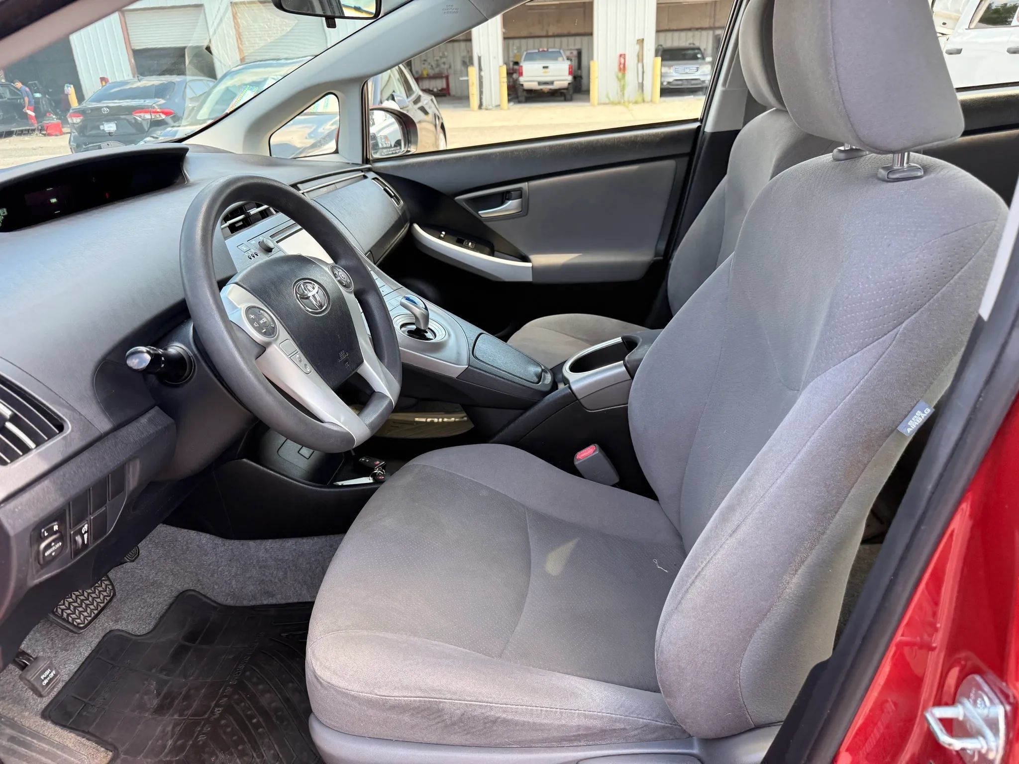 Used 2014 Toyota Prius Two FWD image 2