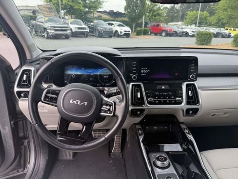 Used 2023 Kia Sorento SX Prestige w/ Panoramic Sunroof Package AWD/4WD image 4
