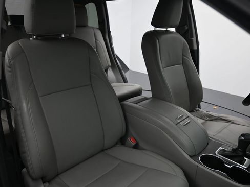 Used 2018 Toyota Highlander LE image 12