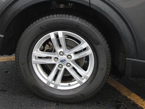 Used 2020 Ford Explorer XLT w/ Equipment Group 202A image 8