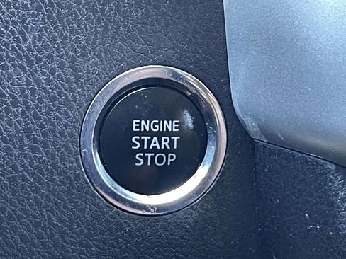 Used 2018 Toyota Highlander Limited AWD/4WD image 30