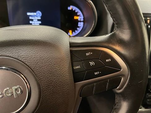 Used 2020 Jeep Grand Cherokee Altitude image 25